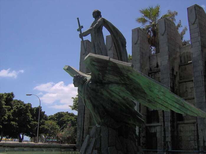 Monumento a Franco en la confluencia de la Avenida de Anaga y la Rambla de Santa Cruz 